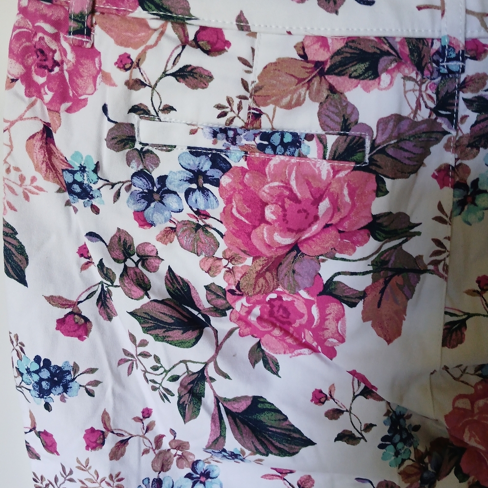 St. Johns Bay Womens Capri Floral Print Size 14 Color White/Pink/Blue - Picture 5 of 11